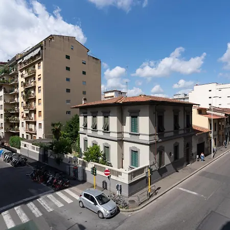 - Cozy House Apartman Firenze